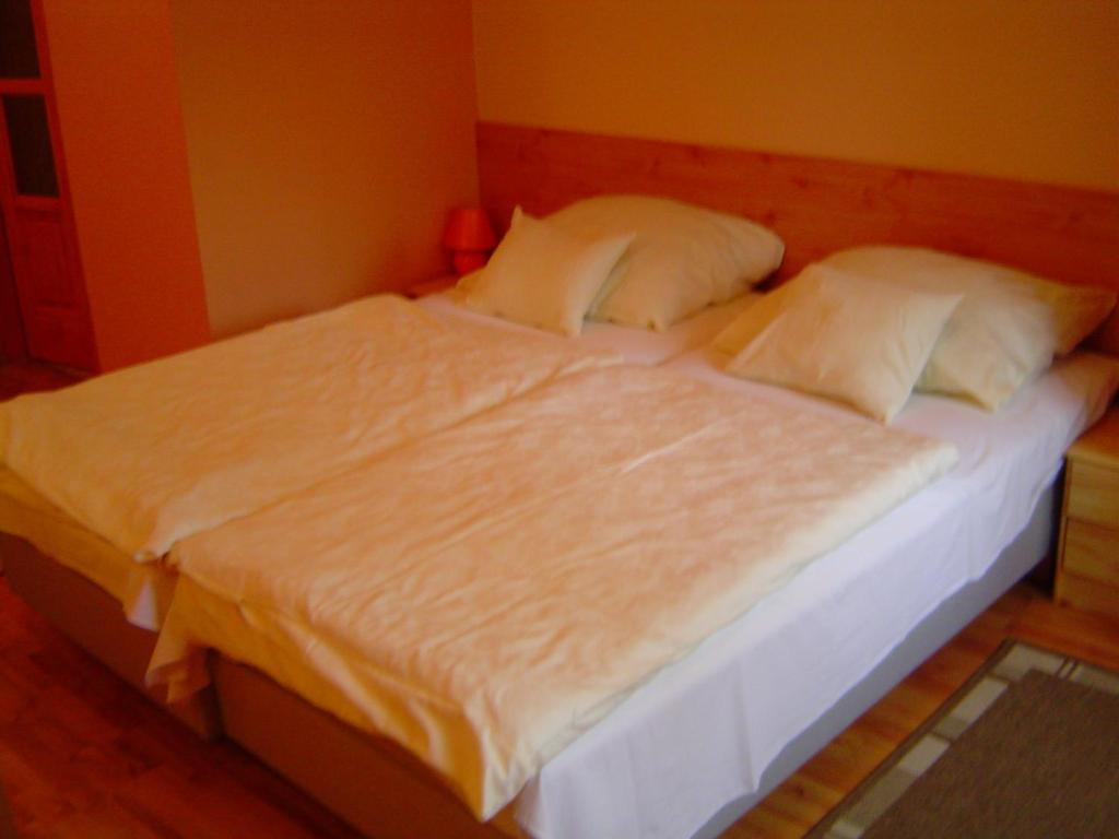 Lunczer Vendeghaz Hotel Mosonmagyarovar Bagian luar foto